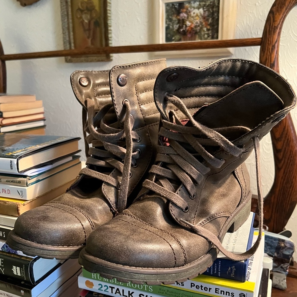 Roxy boots, lace up